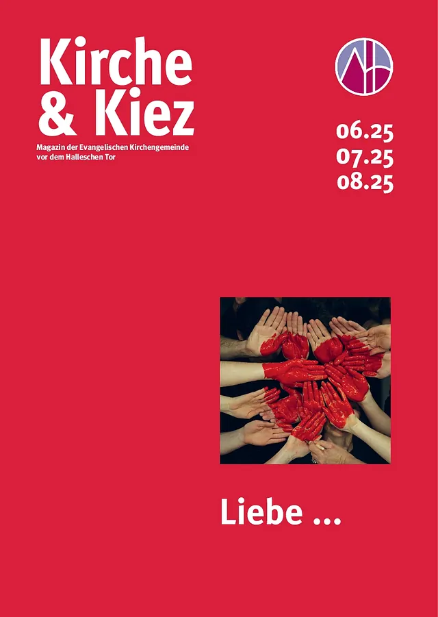 Broschürencover: Magazin „Kirche & Kiez“, Hände halten Setzling.