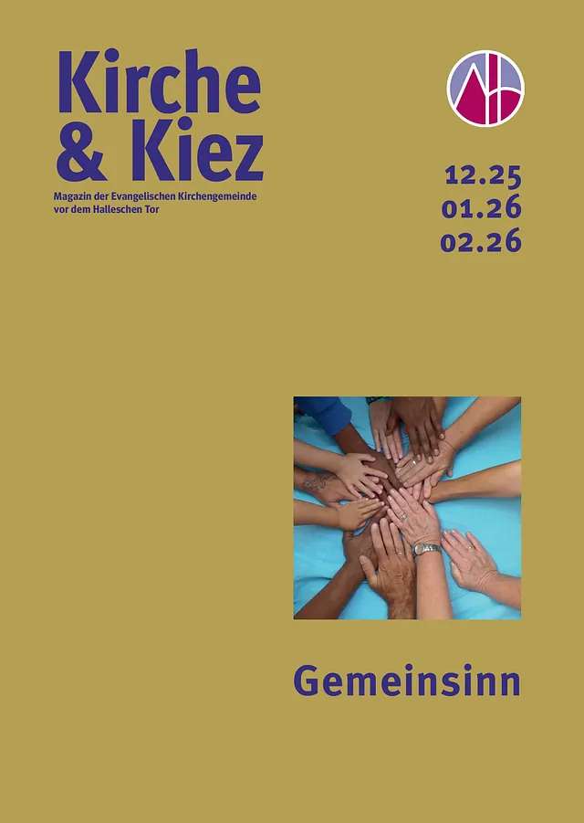 Broschürencover: Magazin „Kirche & Kiez“, Hände halten Setzling.